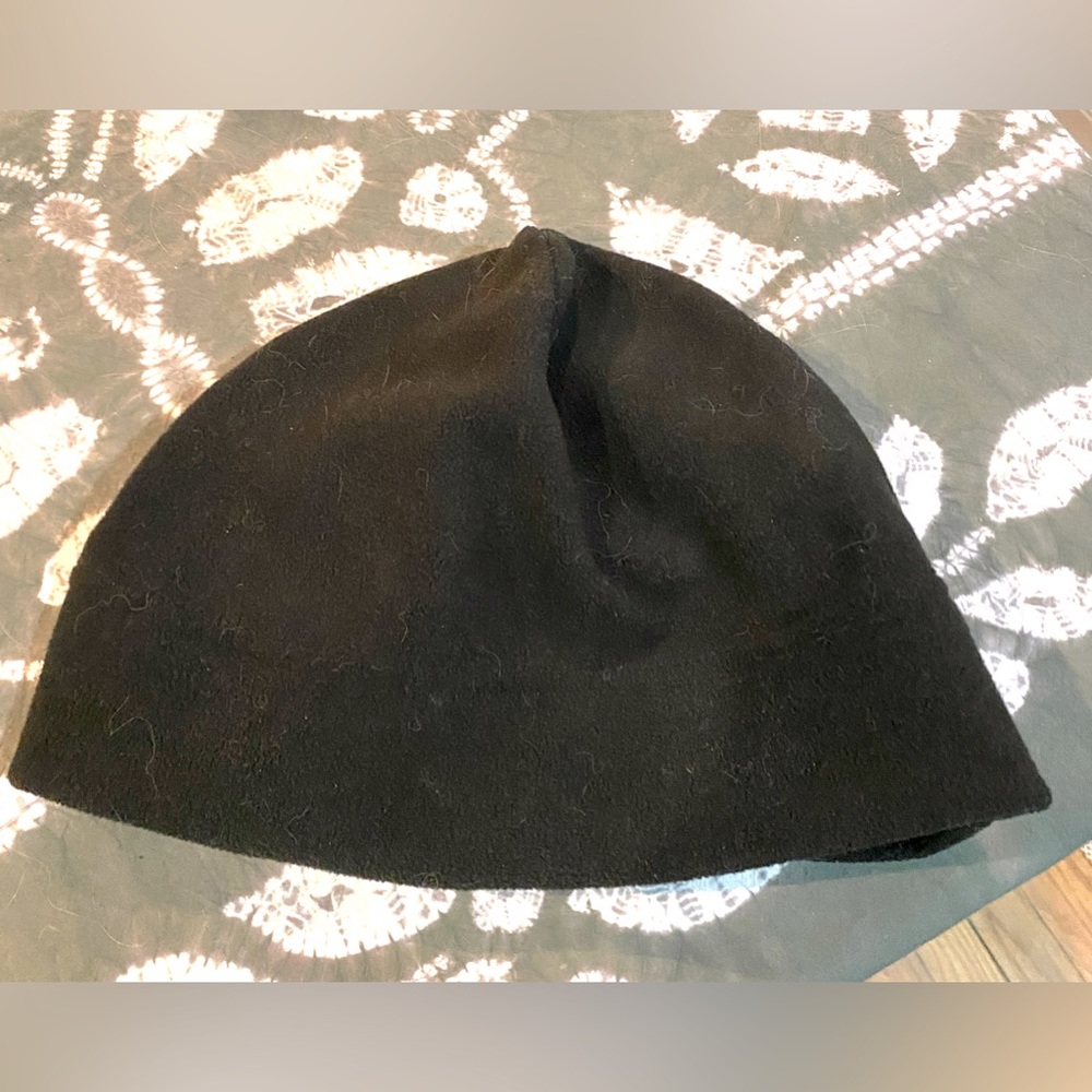 Small black fleece women’s hat